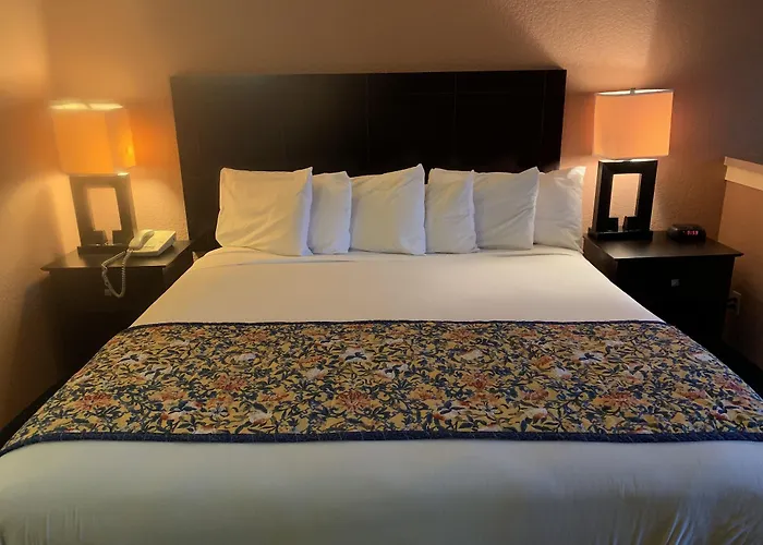 Lincoln Inn Express Hotel And Suites