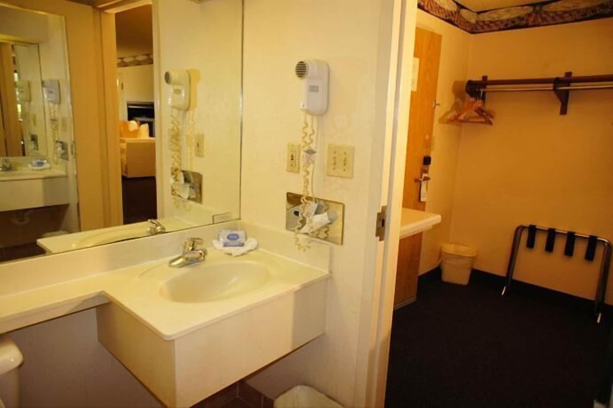 Lincoln Express And Hotel 2*