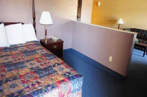 Lincoln Express And Hotel
